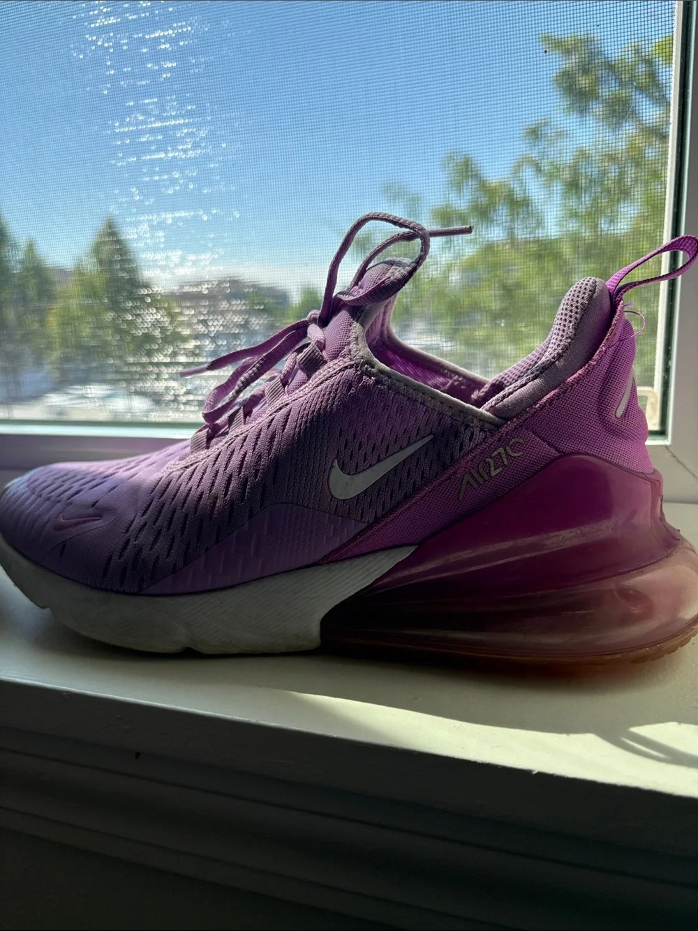 Nike Air Max 270 - YOUTH SIZE